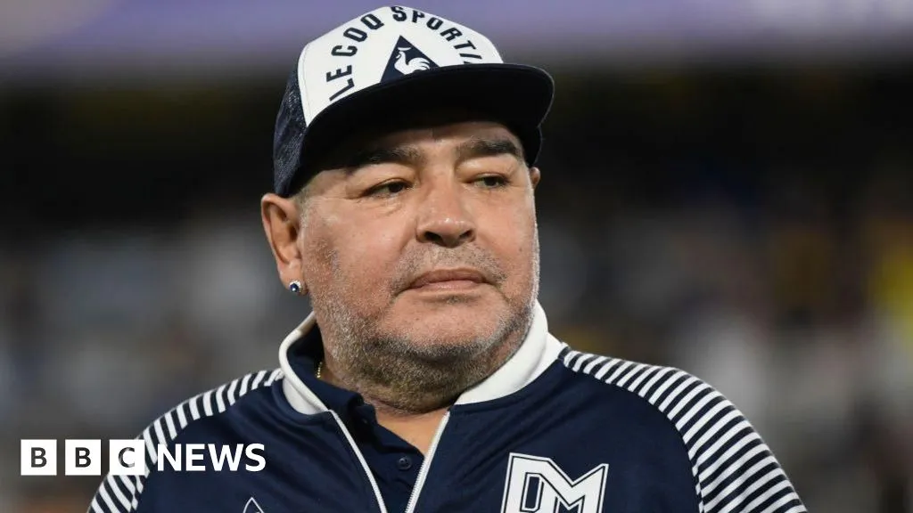 Hakim dalam kasus Diego Maradona dituduh bertingkah seperti 'aktris'