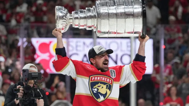 Mantan kapten Bruins, Brad Marchand, memenangkan Piala Stanley lagi — kali ini bersama Panthers