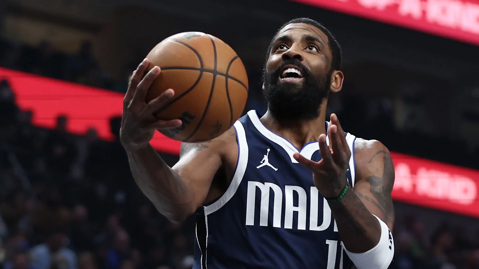 Laporan: Kyrie Irving Berniat Tolak Opsi, Teken Kontrak Baru dengan Mavericks